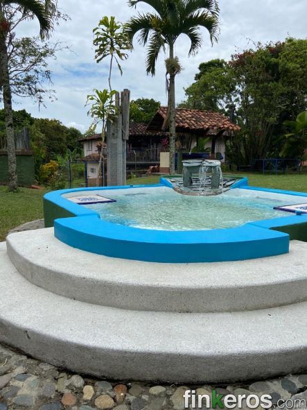 Espectacular casa campestre con jacuzzi y terraza - Finca en Armenia, Quindío